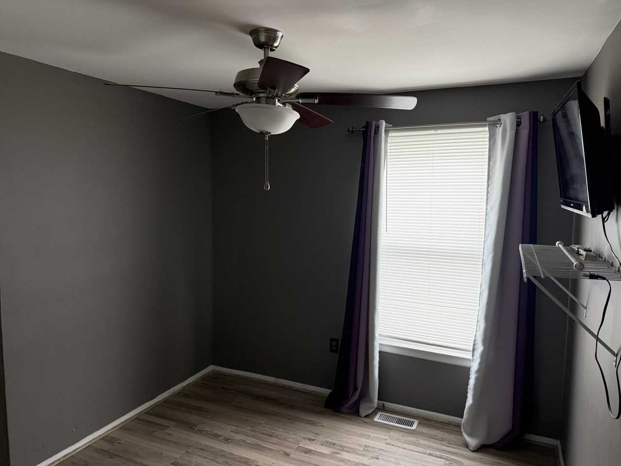 374 Stratford Ave #NA - Photo 6 of 10