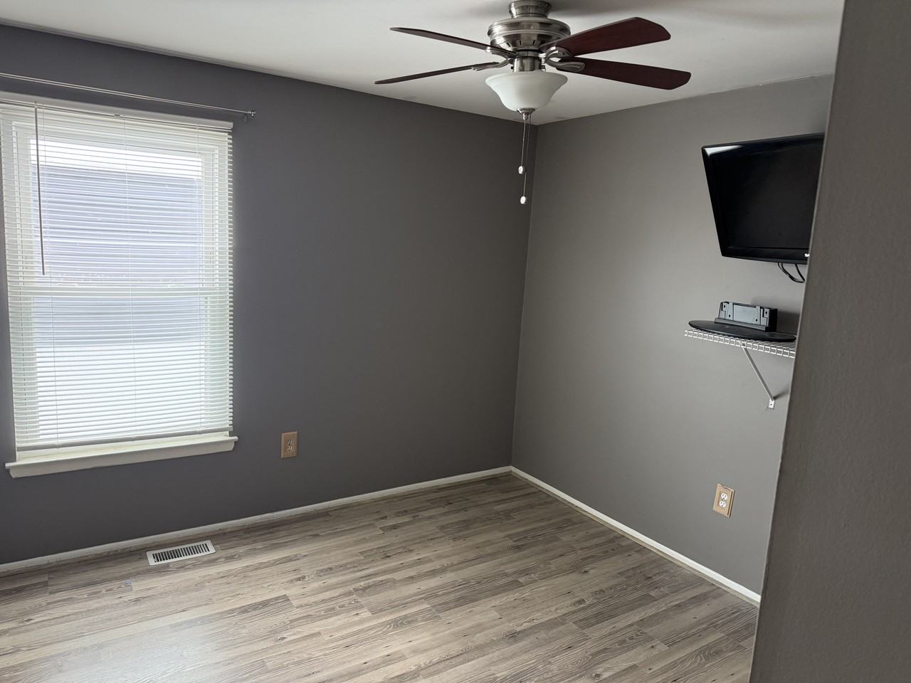 374 Stratford Ave #NA - Photo 7 of 10