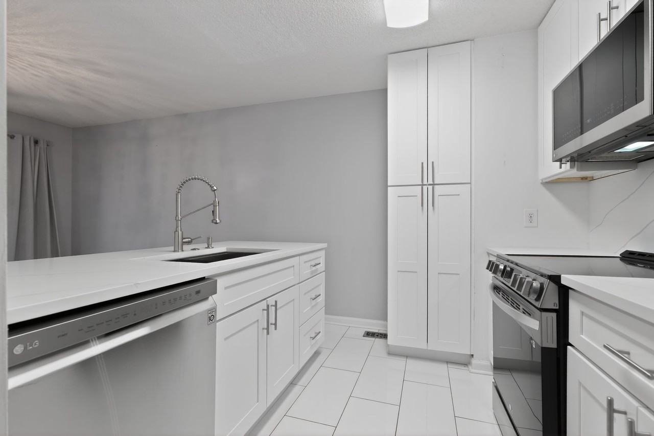 1126 Creatwood Pl Se #NA - Photo 5 of 16