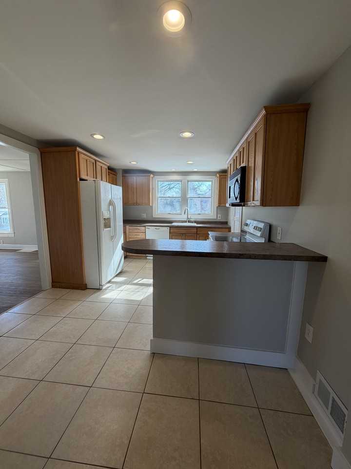 209 Kingsley Rd #NA - Photo 4 of 8