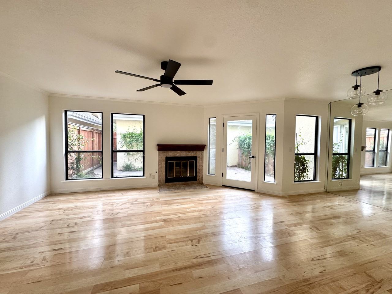 983 E Foxhill Dr #983FOXHILL - Photo 3 of 19