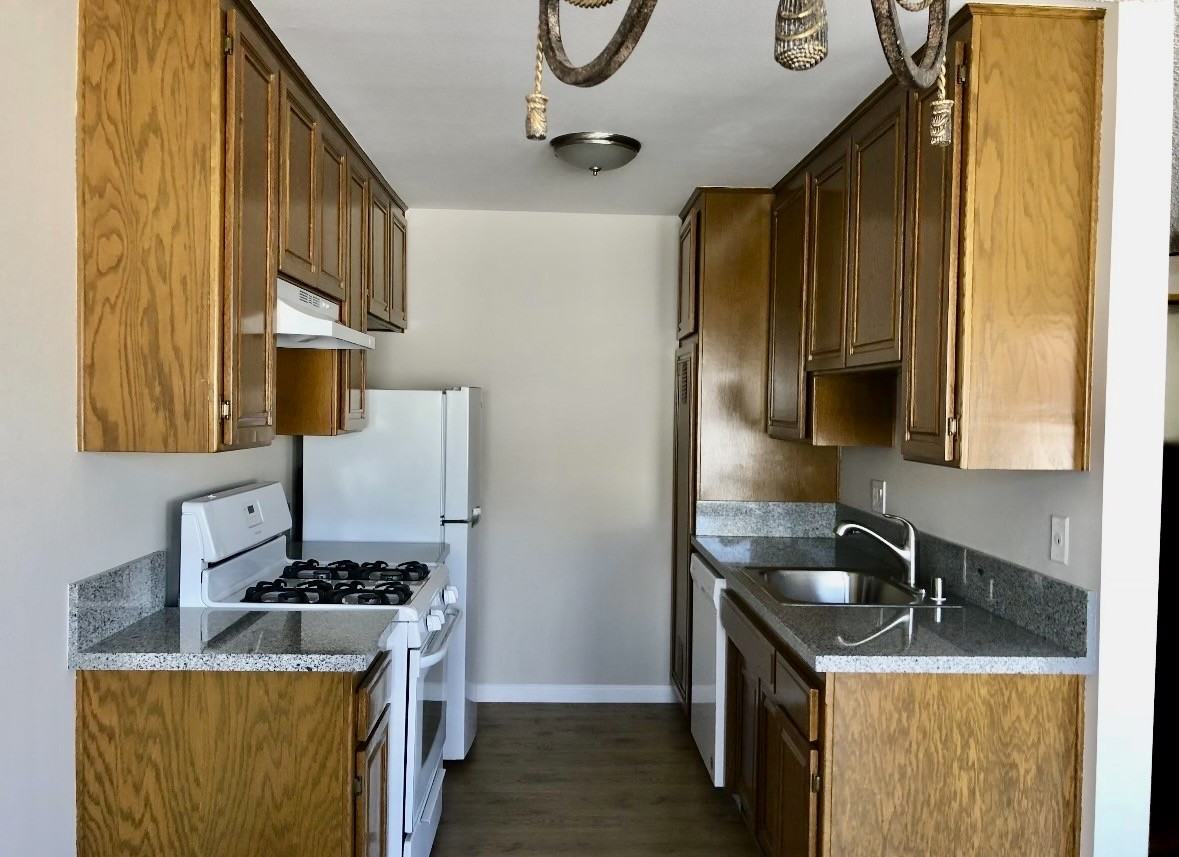 1404 W Victory Blvd #A - Photo 2 of 7