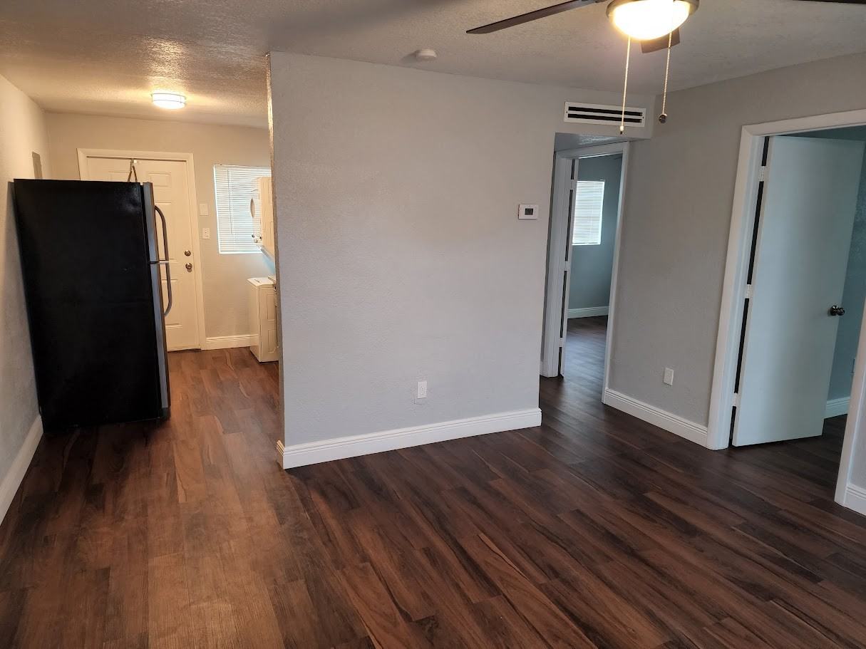 2401 Avenue G #A - Photo 3 of 11