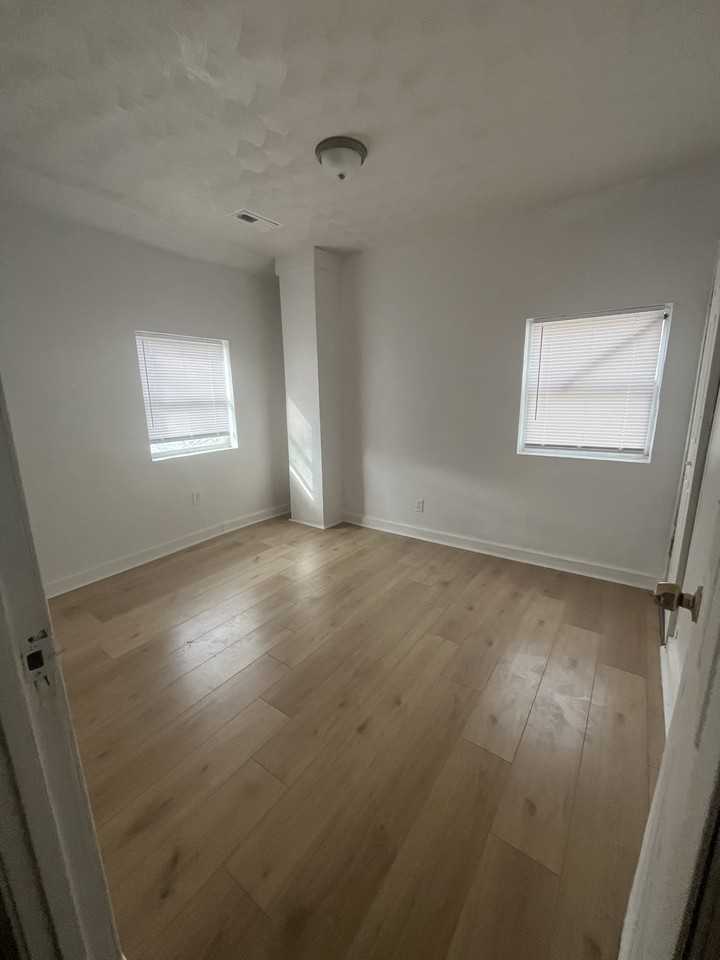 11 Emmons Pl #11 - Photo 5 of 8