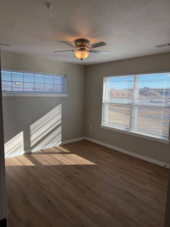 1754-1790 W Evergreen Drive - Photo 3 of 10