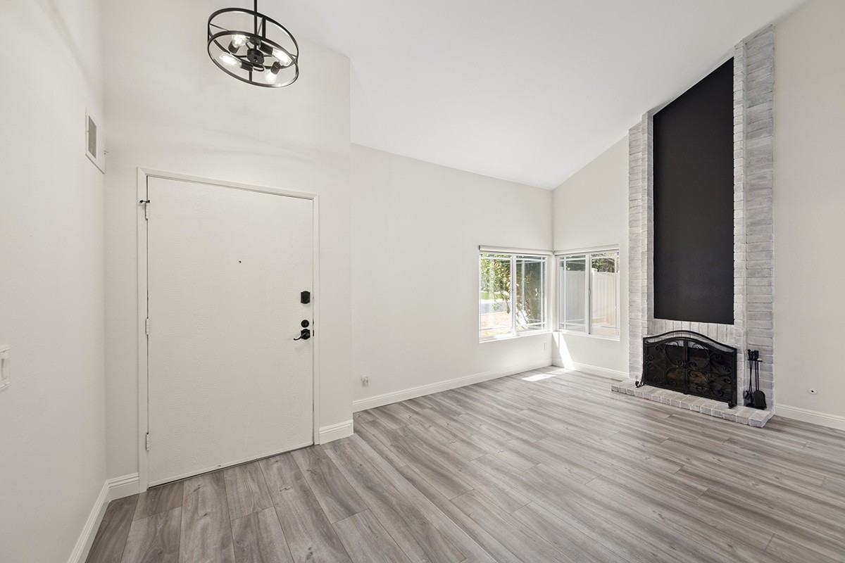 10518 Pine Grove St #1 - Photo 5 of 46