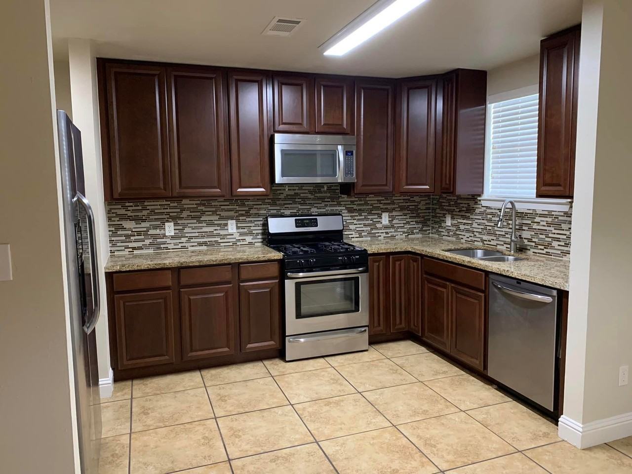 218 S 6th St #NA - Photo 4 of 15