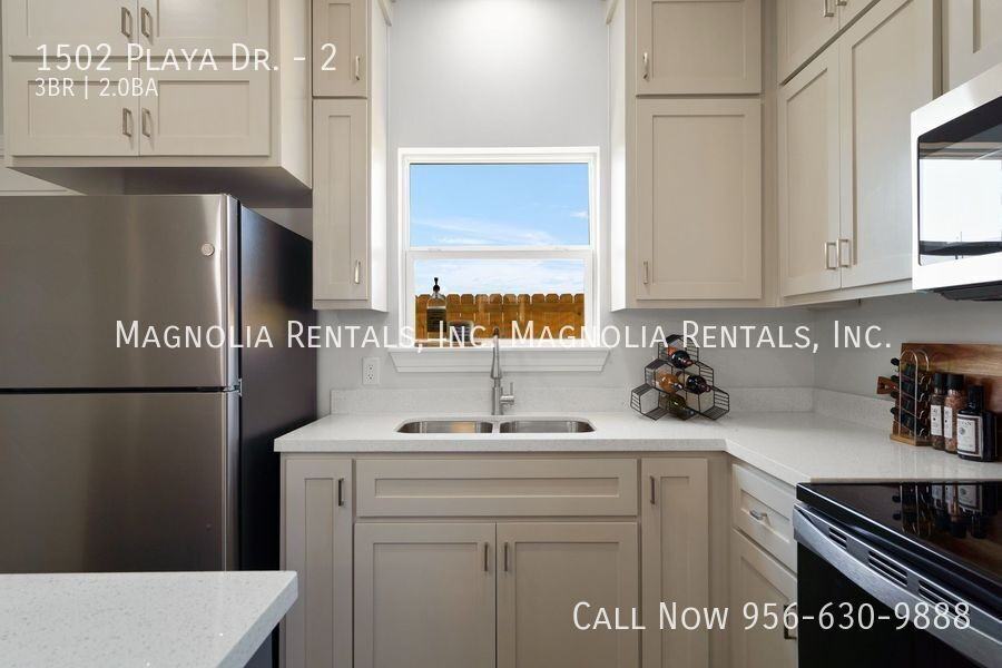 1502 Playa Dr #2 - Photo 7 of 19
