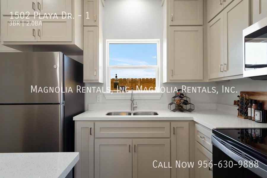 1502 Playa Dr #1 - Photo 6 of 18