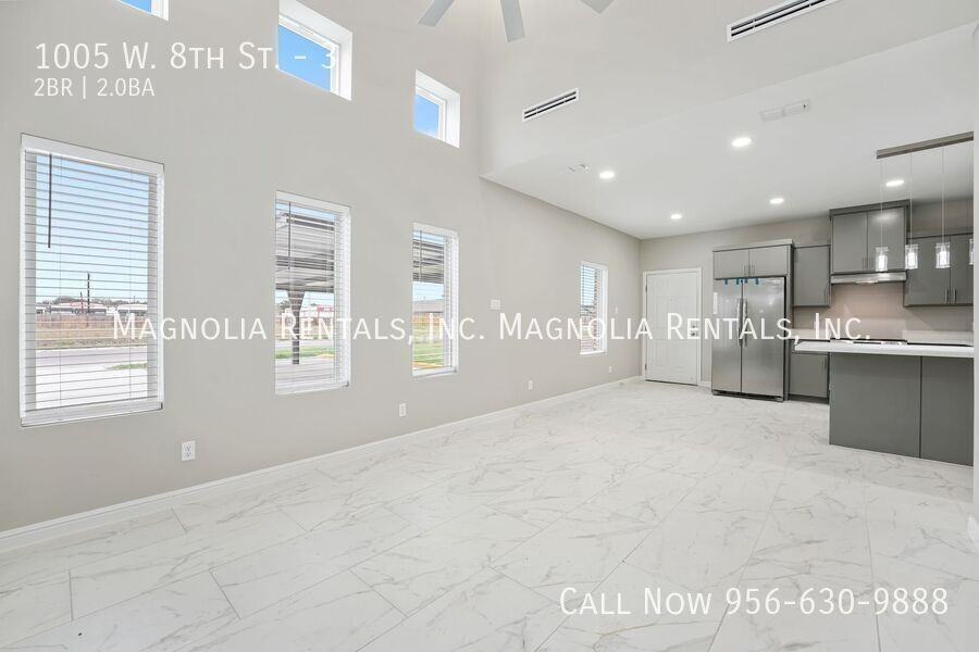 1005 W 8th St #3 - Photo 3 of 19