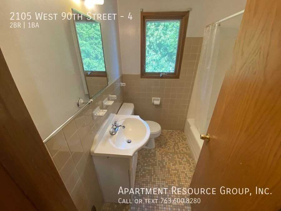2105 W 90th St #4 - Photo 7 of 12