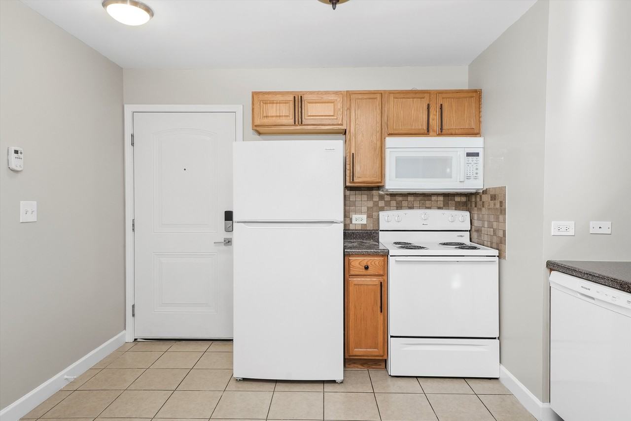 3423 Ridgeland Ave #202 - Photo 2 of 25