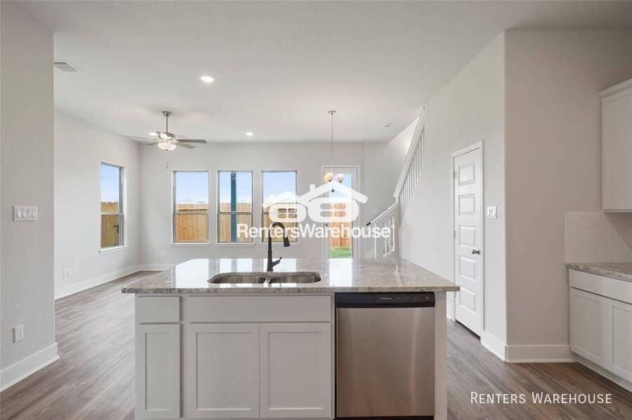 11411 Waterford Spring Trl - Photo 3 of 17