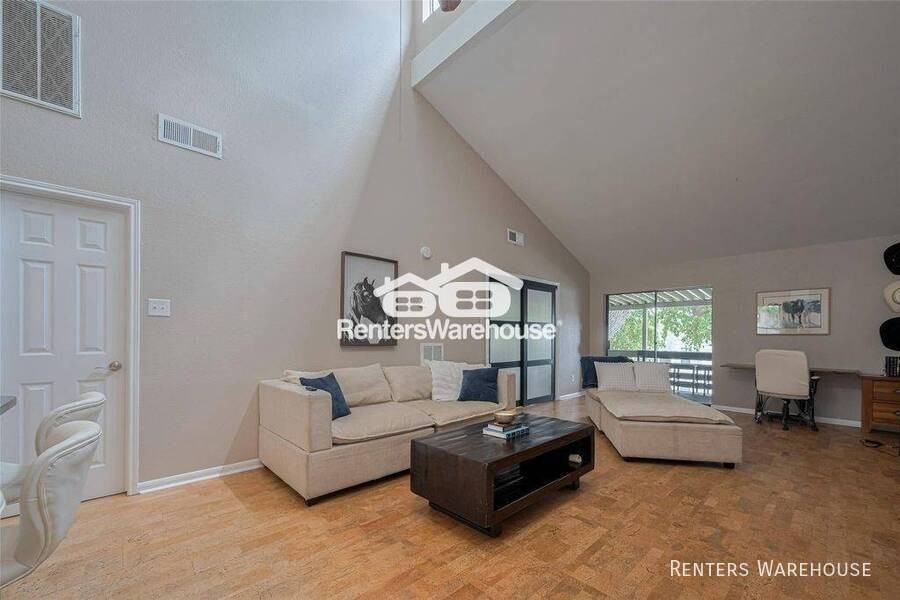 182 April Point Dr N - Photo 3 of 18