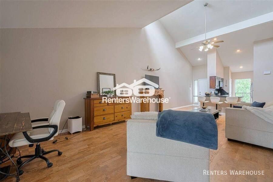 182 April Point Dr N - Photo 4 of 18