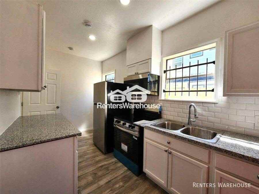 2706 1/2 Berry St - Photo 4 of 14