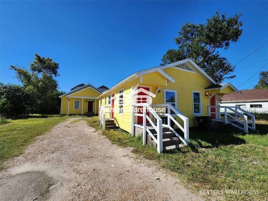 2706 Berry St - Photo 2 of 9