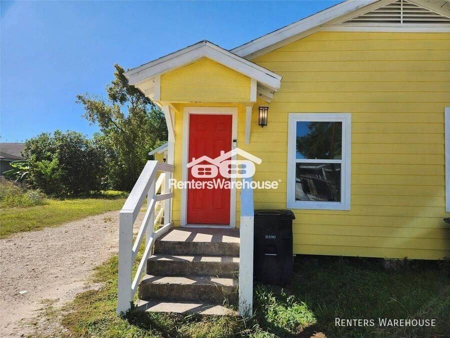 2706 Berry St - Photo 3 of 9