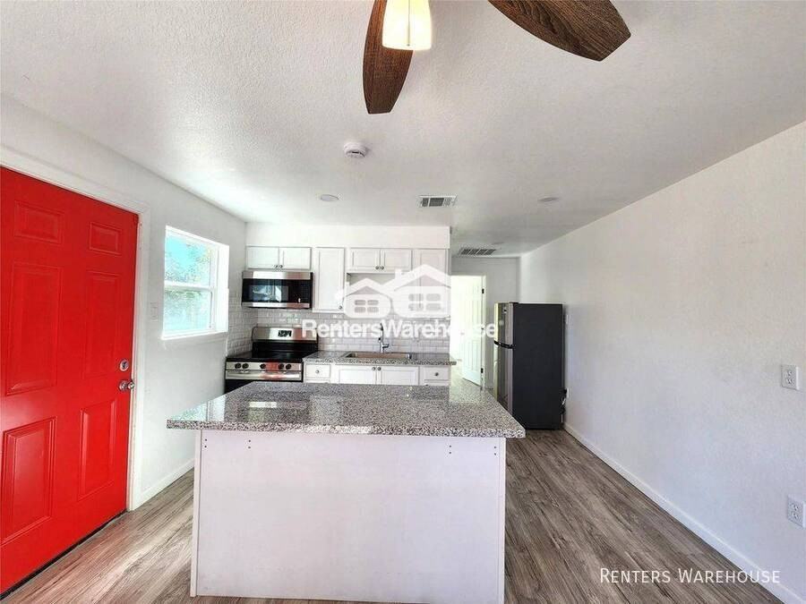 2706 Berry St - Photo 5 of 9