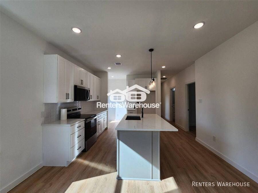 7817 Beckley St - Photo 5 of 18