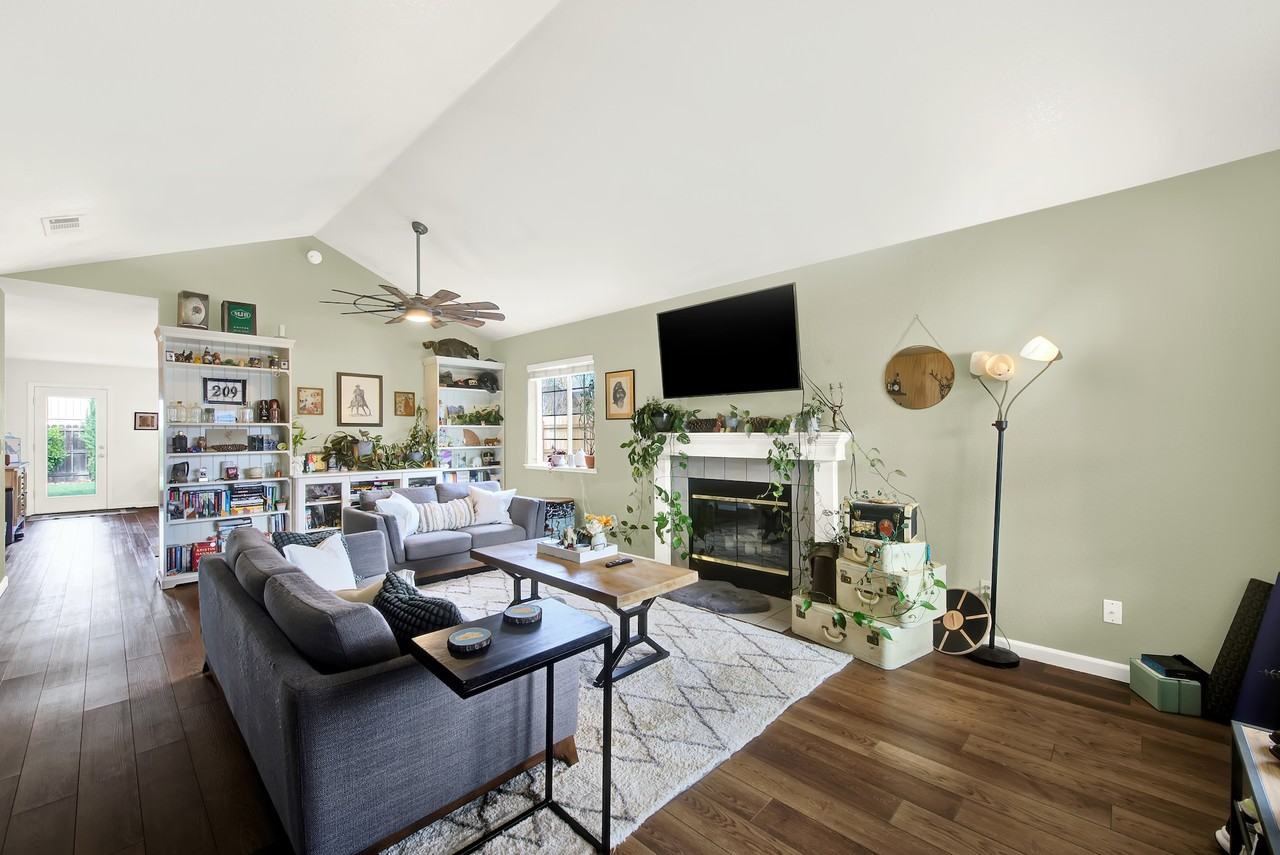 209 White Oak Ln #1 - Photo 3 of 27