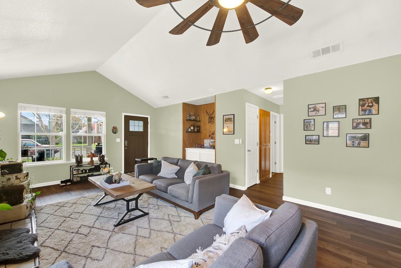 209 White Oak Ln #1 - Photo 4 of 27