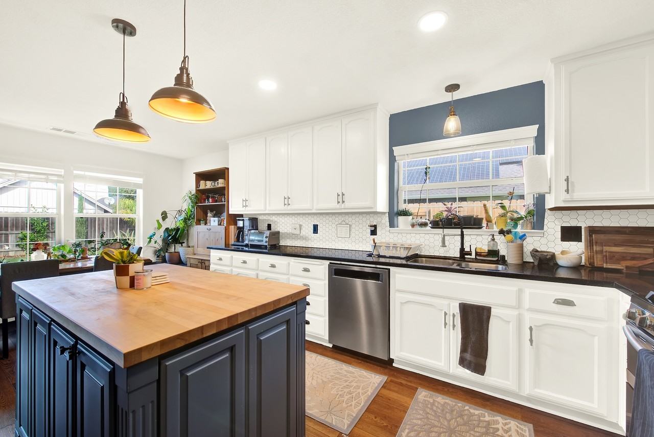 209 White Oak Ln #1 - Photo 6 of 27