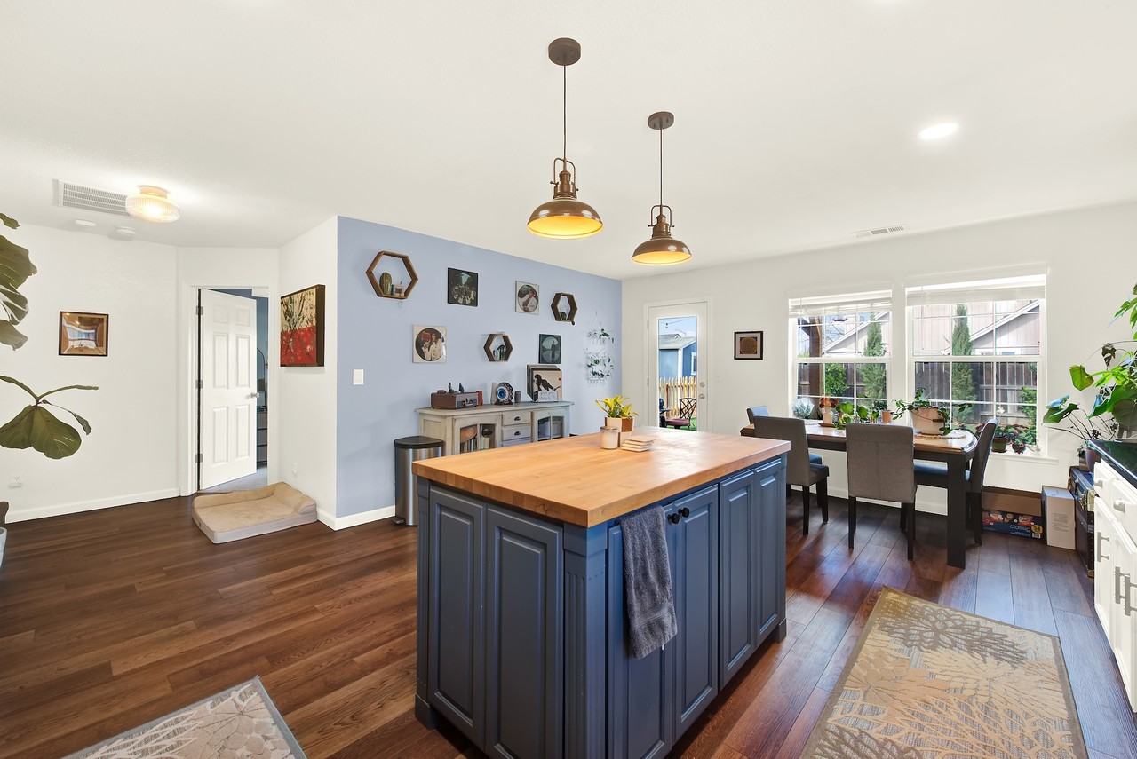 209 White Oak Ln #1 - Photo 7 of 27