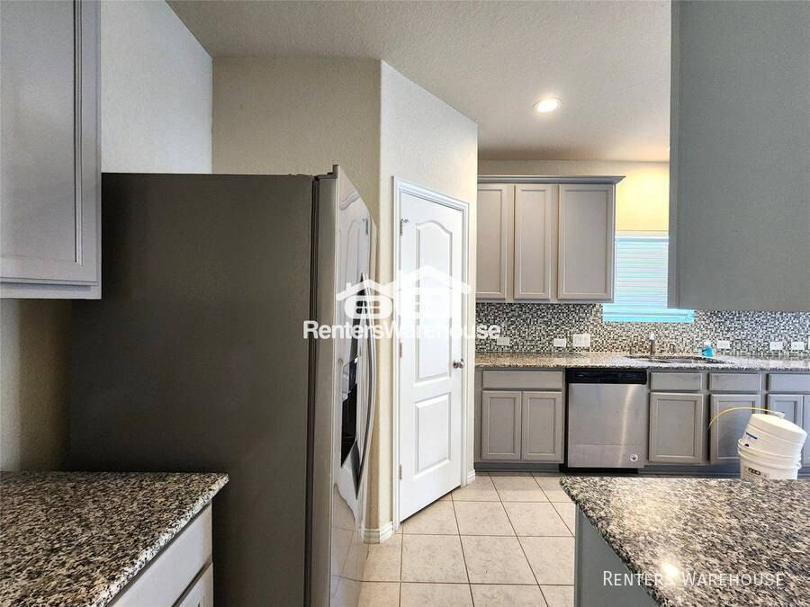 12708 S Shore Dr - Photo 3 of 17