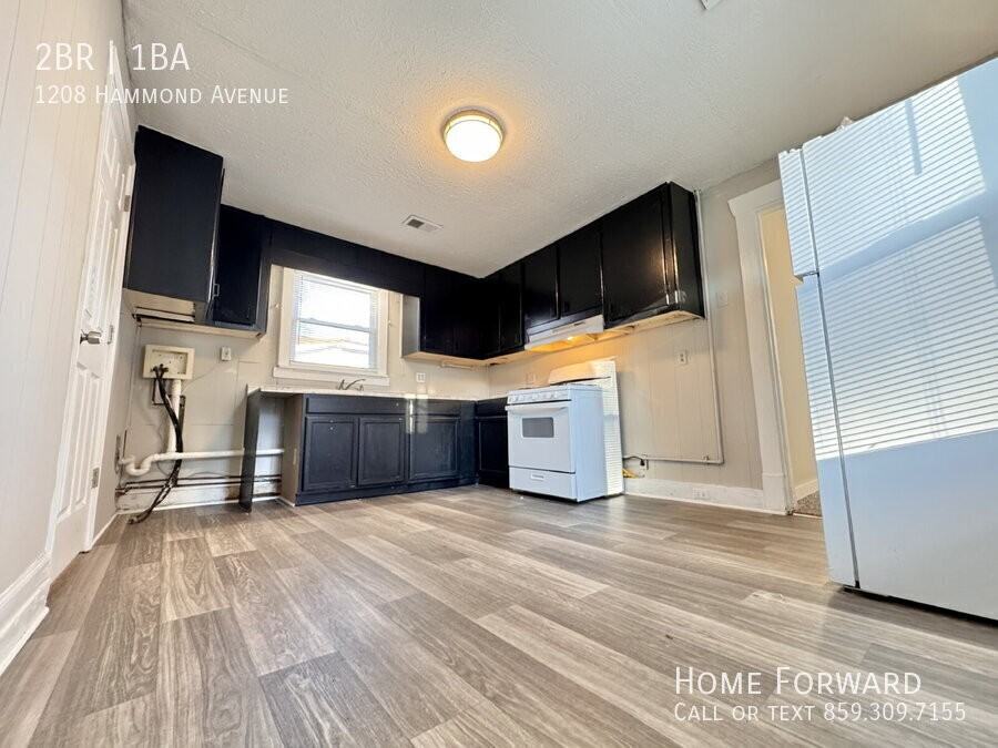 1208 Hammond Ave - Photo 2 of 12