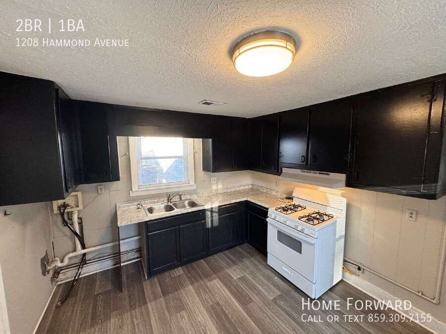 1208 Hammond Ave - Photo 3 of 12