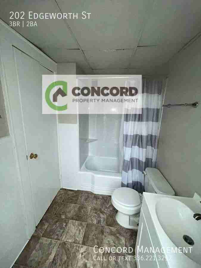 202 Edgeworth St - Photo 7 of 17