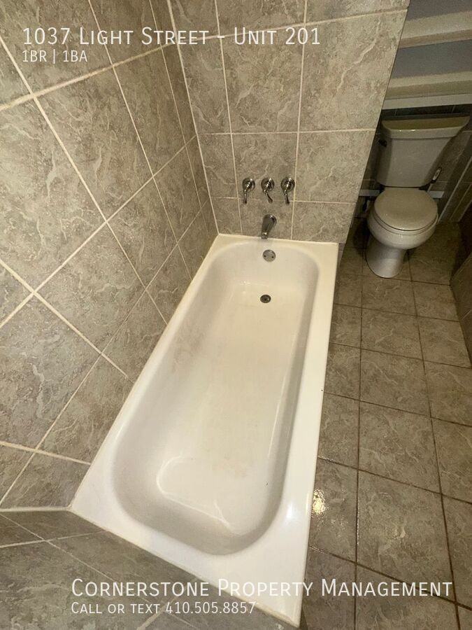 1037 Light St #201 - Photo 3 of 8