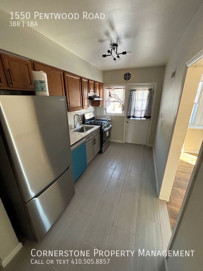 1550 Pentwood Rd - Photo 3 of 9