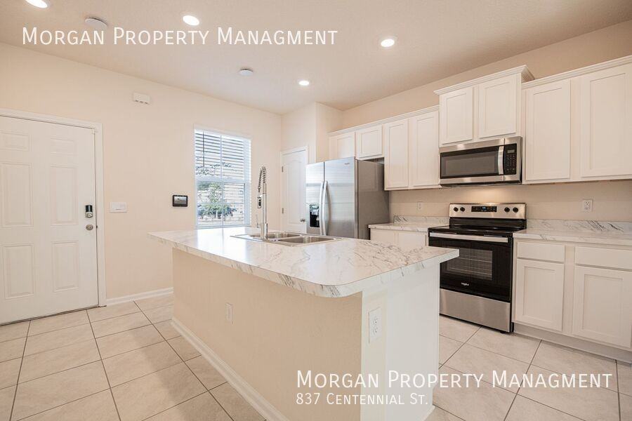 837 Centennial St - Photo 3 of 20