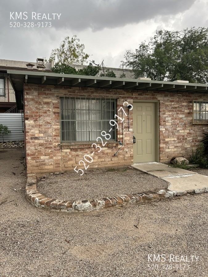 2937 N Alvernon Way #1