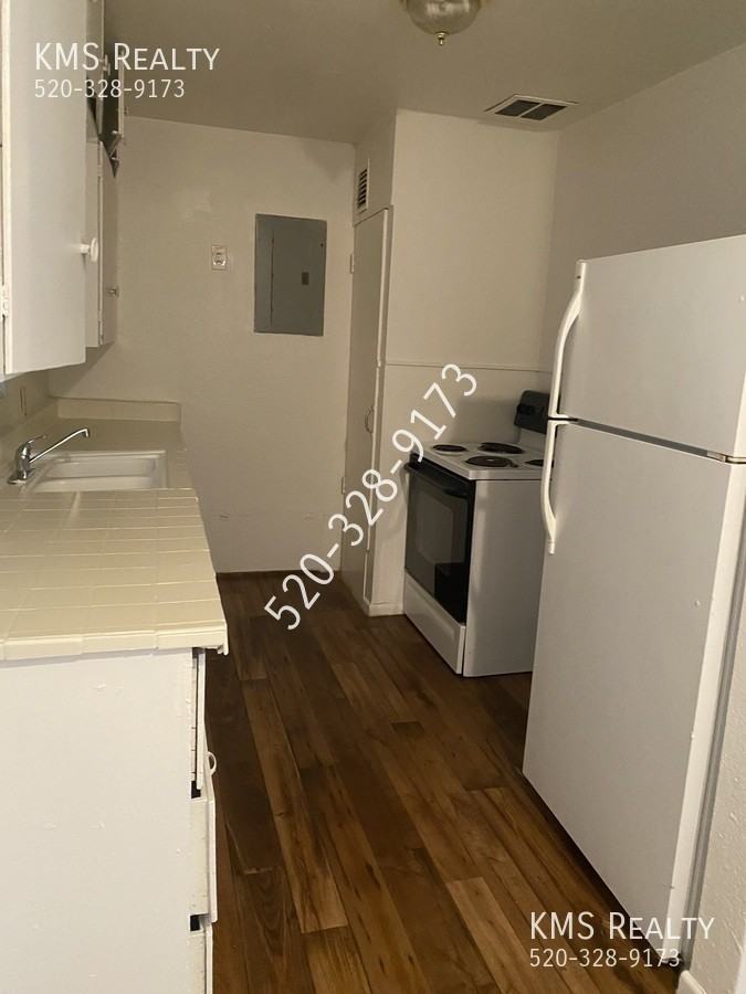 2937 N Alvernon Way #1 - Photo 3 of 10