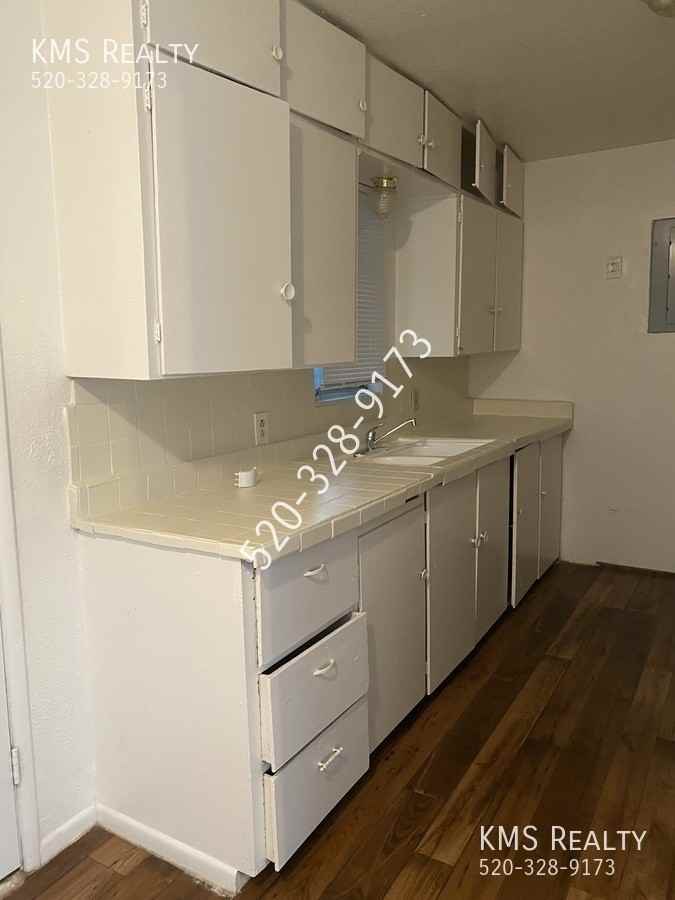 2937 N Alvernon Way #1 - Photo 4 of 10