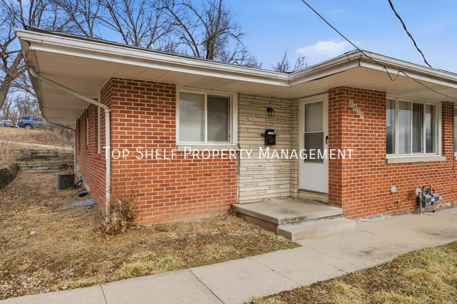 2427 Welbeck Rd - Photo 2 of 12