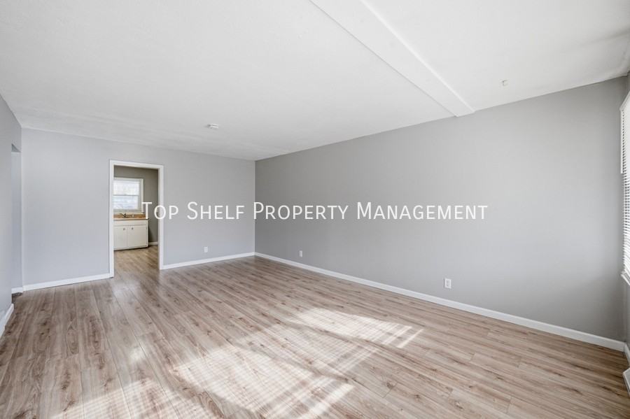 2427 Welbeck Rd - Photo 3 of 12