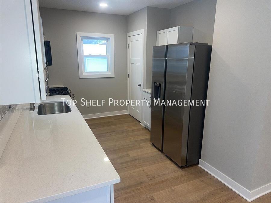 120 6th St - Photo 4 of 15