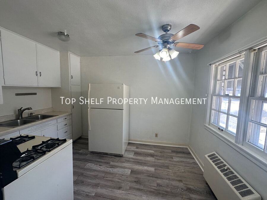 2303 E 9th St #2 - Photo 3 of 6