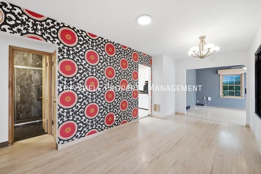 502 Lacona Ave - Photo 2 of 27