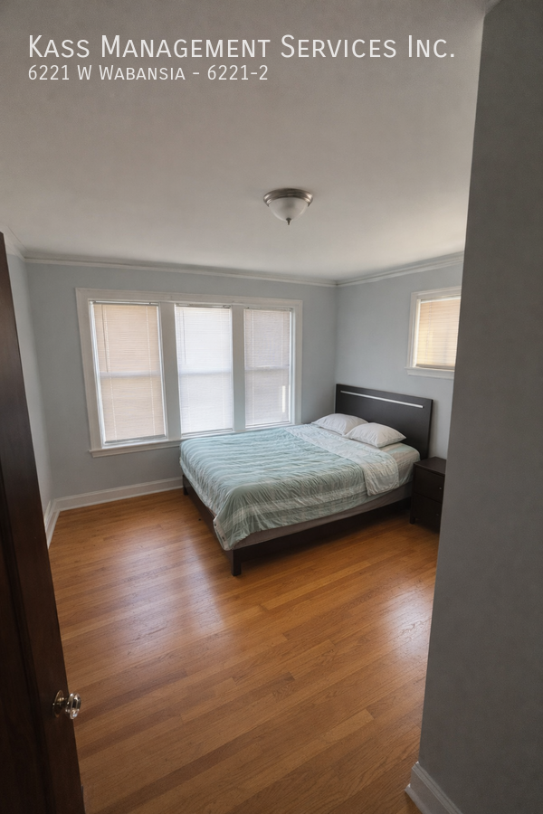 6221 W Wabansia Ave #6221-2 - Photo 5 of 7