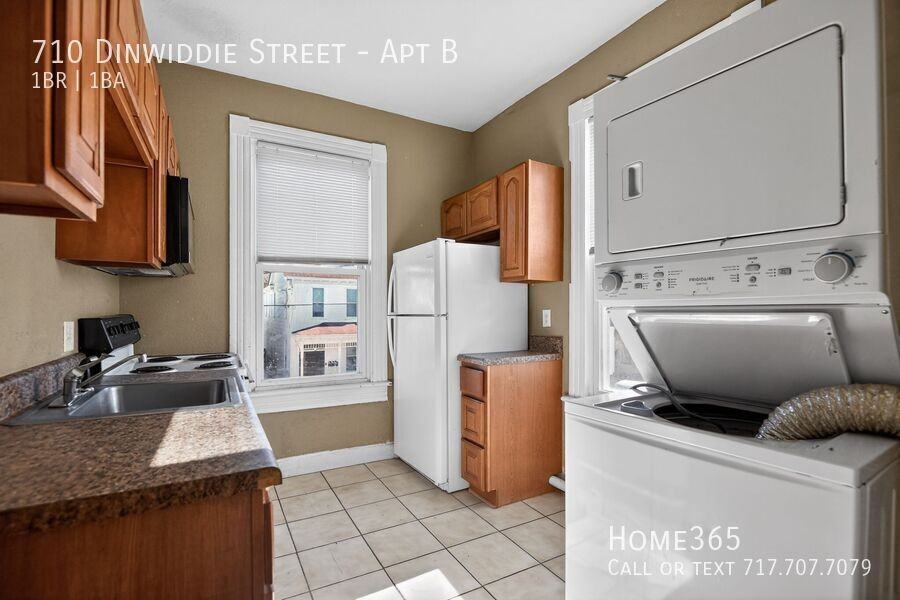 710 Dinwiddie St #B - Photo 3 of 23