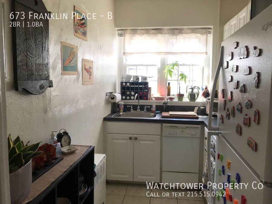 673 Franklin Pl #B - Photo 6 of 44