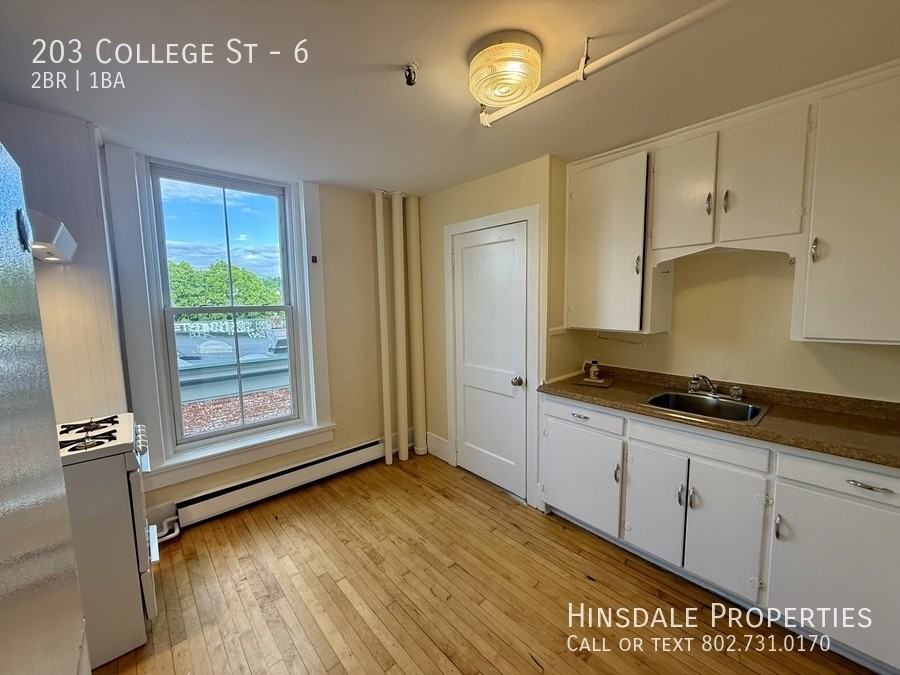 203 College St #6 - Photo 7 of 13
