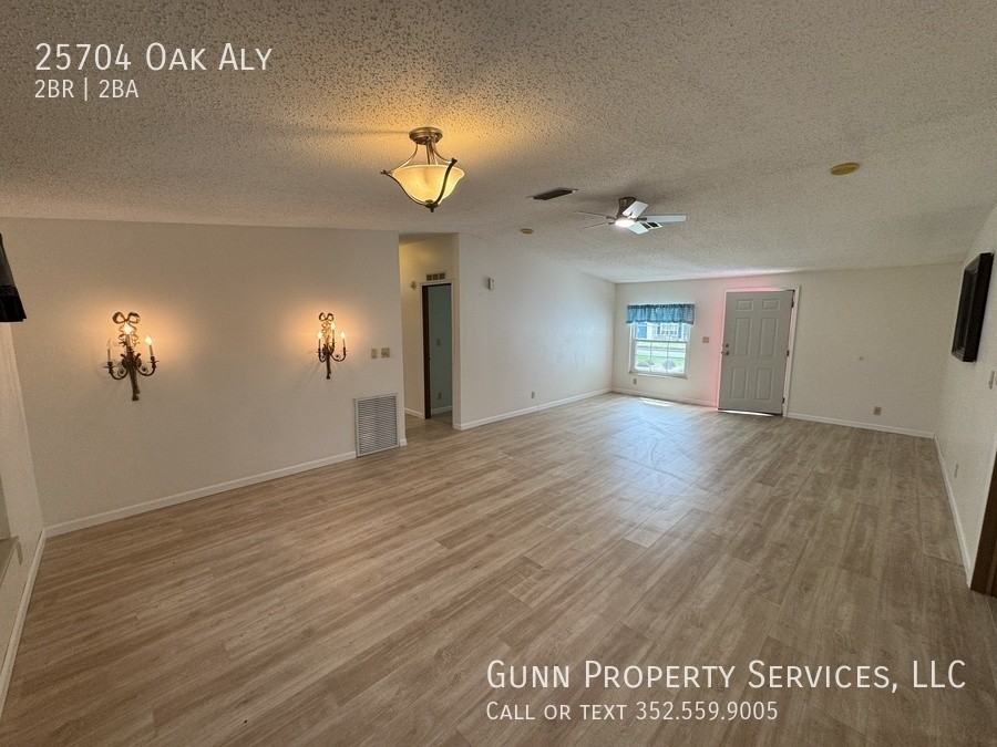 25704 Oak Aly - Photo 2 of 21