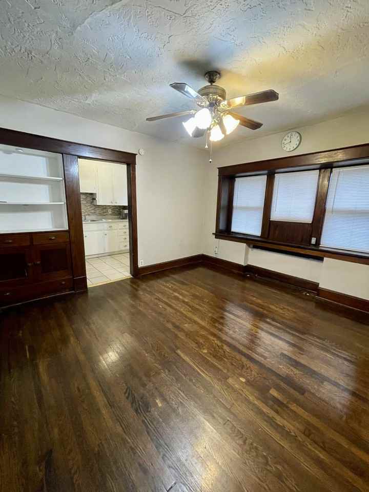 920 E 41st St Apt 2e #2E - Photo 2 of 18