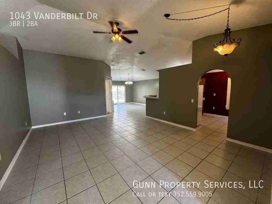 1043 Vanderbilt Dr - Photo 2 of 17